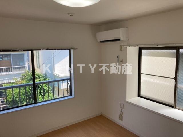 居室・リビング　こちらのリビングで趣味の時間をお楽しみください