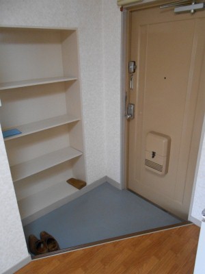 玄関　※別部屋参考写真