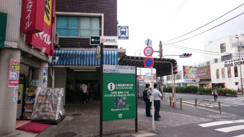 コンビニ　ファミリーマート（コンビニ）まで325m