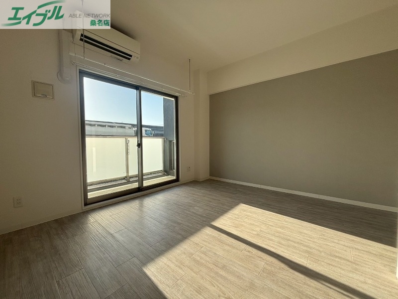 居室・リビング　同型参考写真