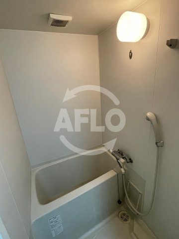 バス・シャワールーム　alvas(アルバス) 　清潔感のある浴室