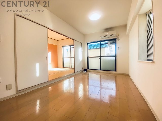 居室・リビング　床色が明るくて綺麗です♪