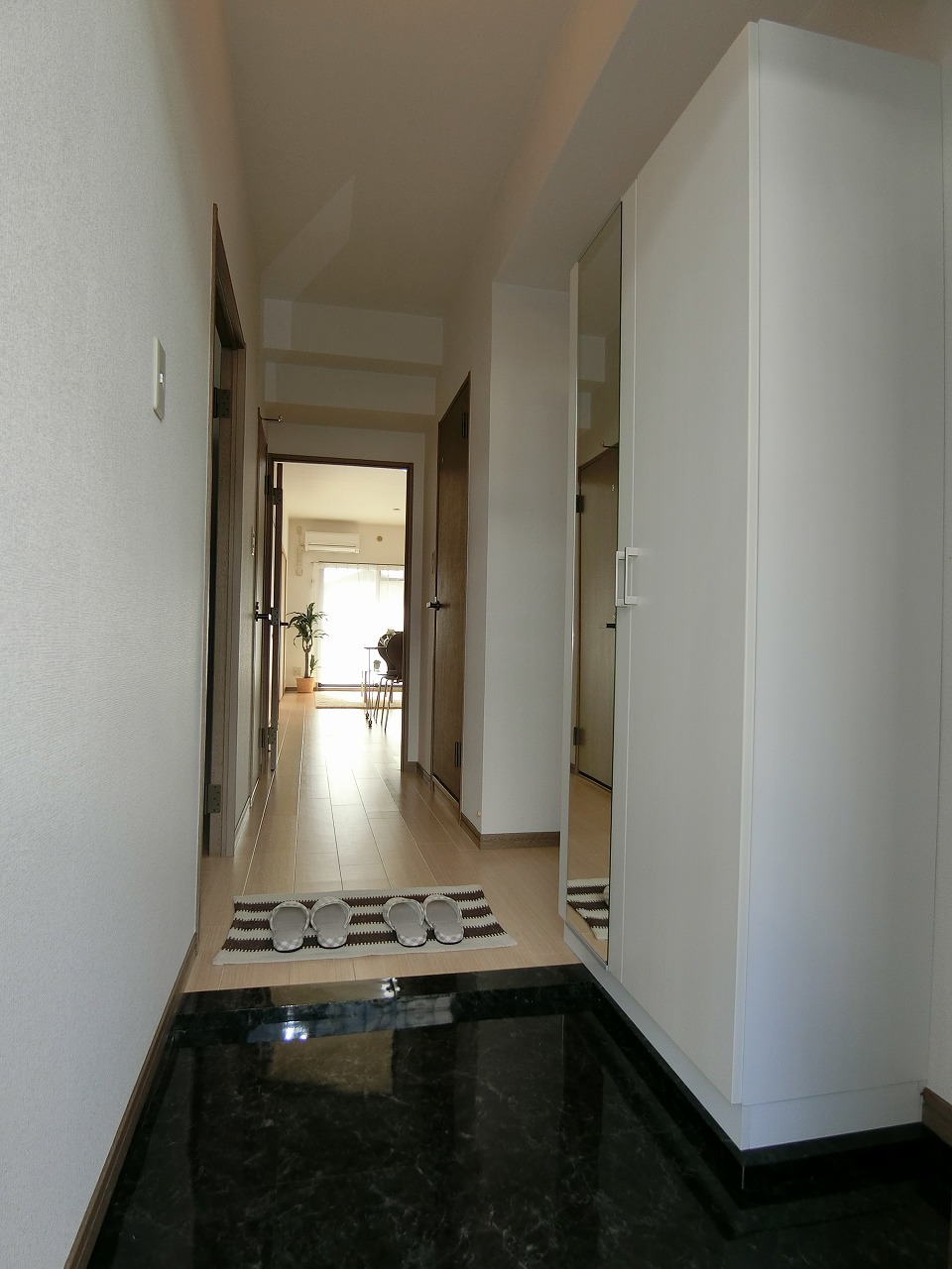 玄関　前回モデルルーム設置時の写真です。