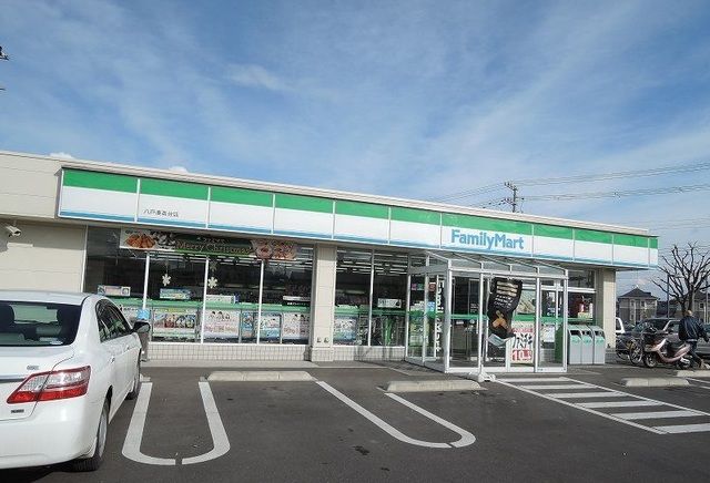 コンビニ　ファミリーマート湊高台店（コンビニ）まで700m