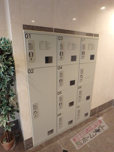 エントランス　宅配ボックス付き♪