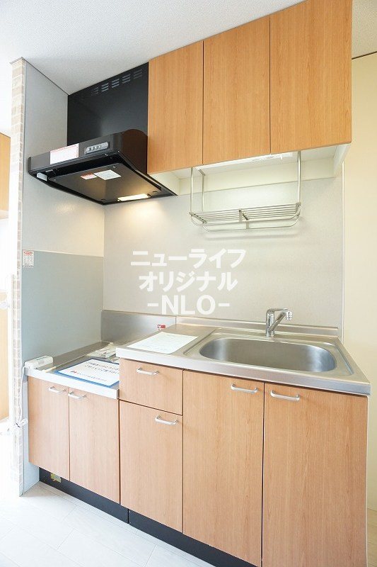 キッチン　上部にも収納があり、キッチングッズもしっかり収納できます☆