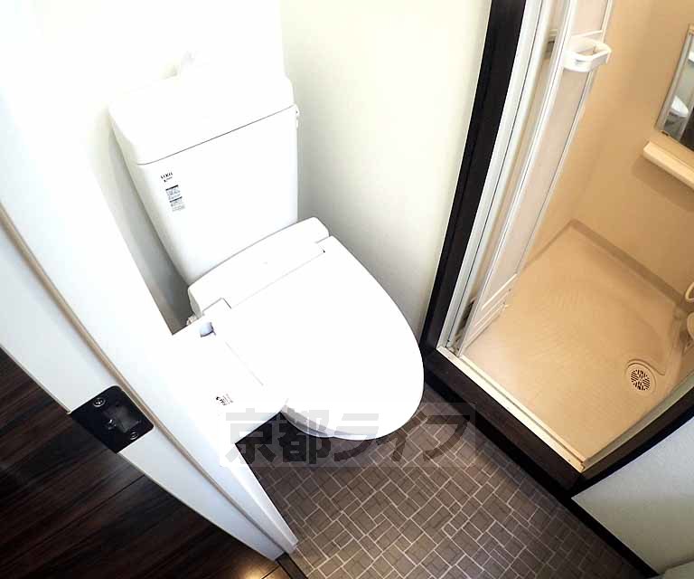 トイレ　ウォシュレット付いてます