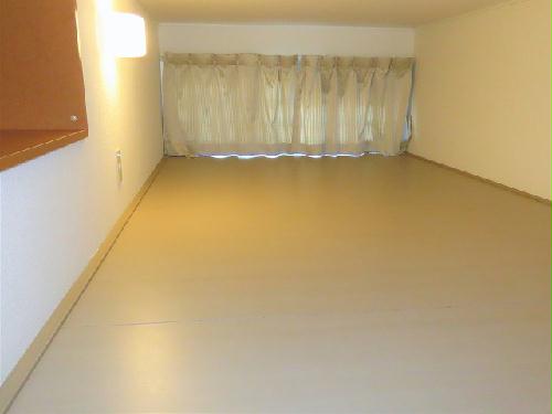 収納　ロフトにはカーテンや電気、コンセントもあります