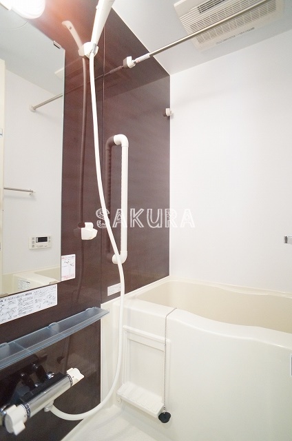 バス・シャワールーム　嬉しい追い焚き・浴室乾燥機付きです♪