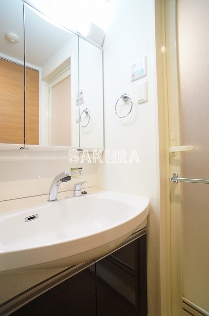 洗面設備　身支度に欠かせない独立洗面台♪