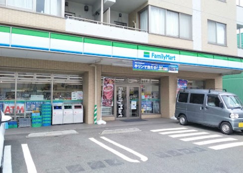 コンビニ　ファミリーマート 横浜神大寺四丁目店（コンビニ）まで808m