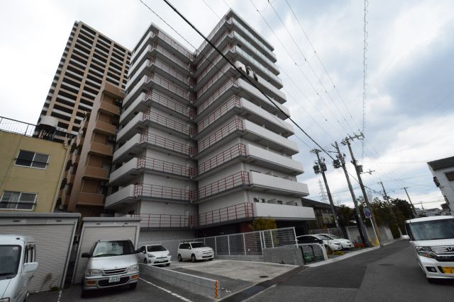 建物外観　安心のオートロック付き♪