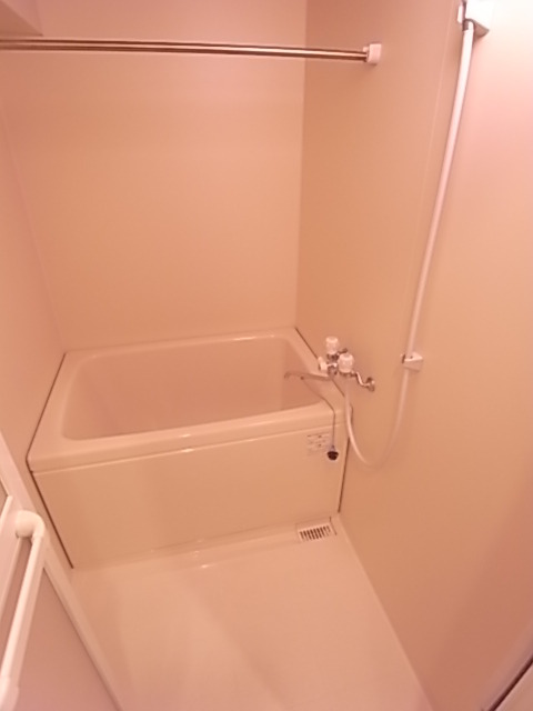 バス・シャワールーム　お風呂・トイレ別のセパレートはいいですね。