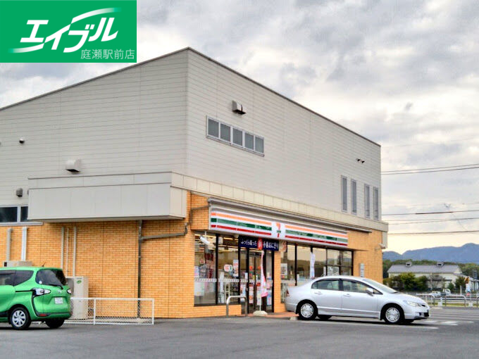 コンビニ　セブンイレブン総社岡谷店（コンビニ）まで704m