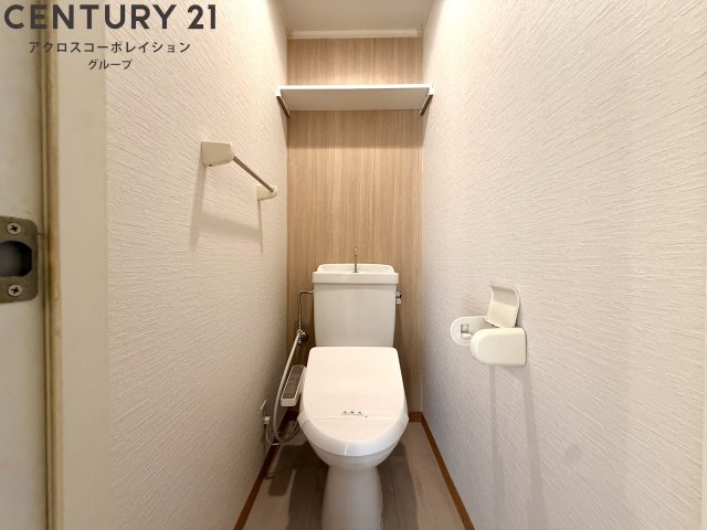 トイレ　温水洗浄便座付きのトイレです♪
