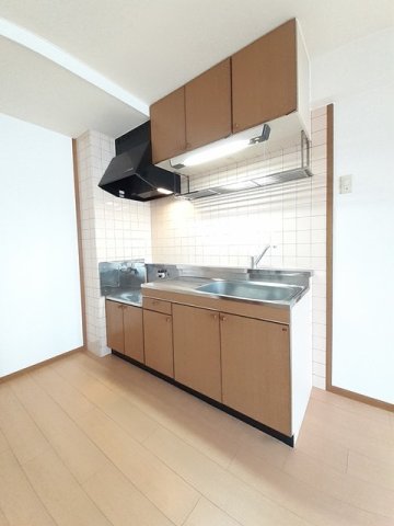 キッチン　コンパクトなキッチンで掃除もラクラク