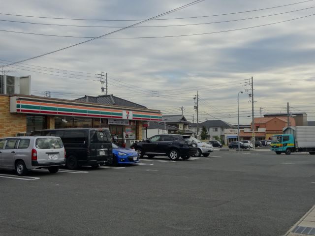コンビニ　セブンイレブン（コンビニ）まで350m