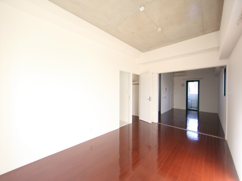 収納　洋室10.4帖　ウォークインクローゼット（収納充実してます）