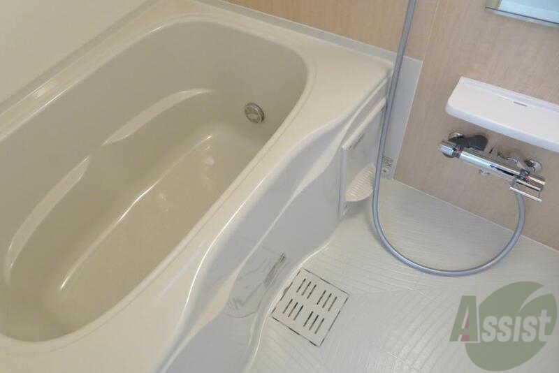 バス・シャワールーム　浴槽と洗い場が広々しているのでお掃除が楽々ですよねー。