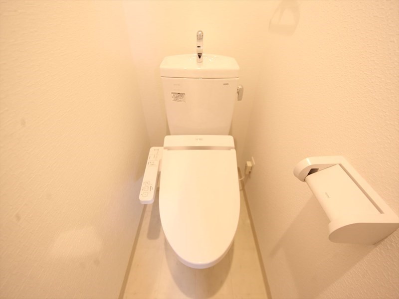 トイレ　温水洗浄暖房便座付トイレ