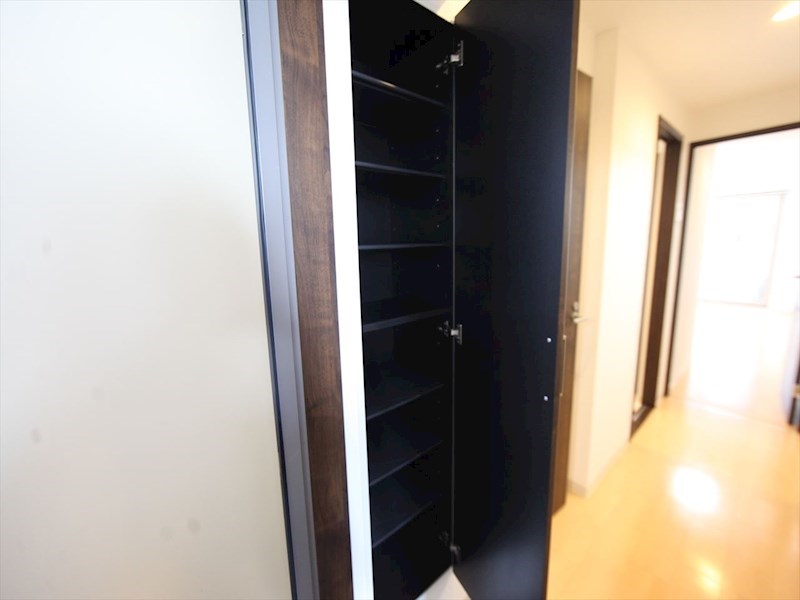 玄関　玄関　シューズボックス付（収納充実してます）