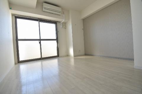 居室・リビング　室内