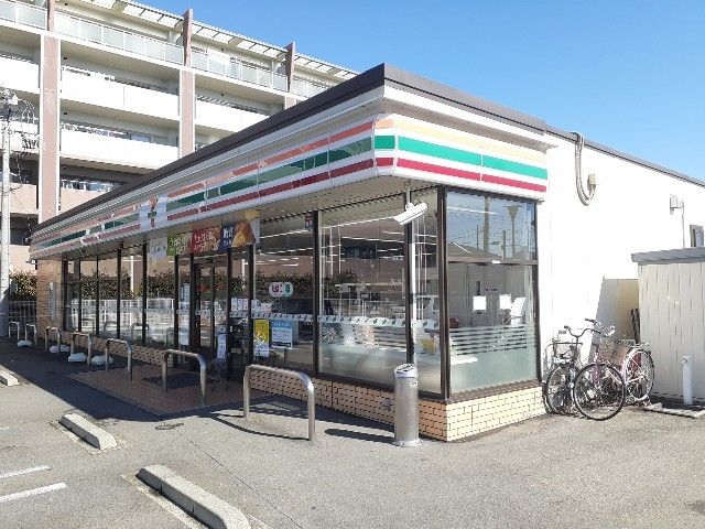 コンビニ　セブンイレブン大橋町店（コンビニ）まで550m