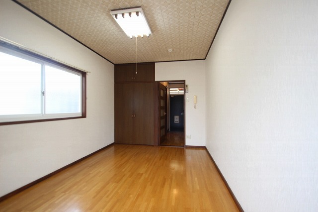 居室・リビング　同物件別室の写真です。