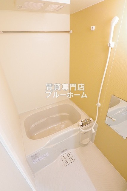 バス・シャワールーム　浴室乾燥機付きのお風呂！