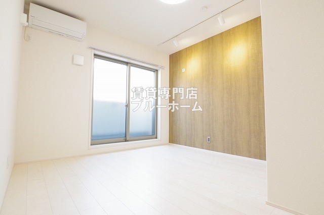 居室・リビング　6.3帖の明るい洋室！