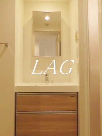 洗面設備　独立洗面台になります。