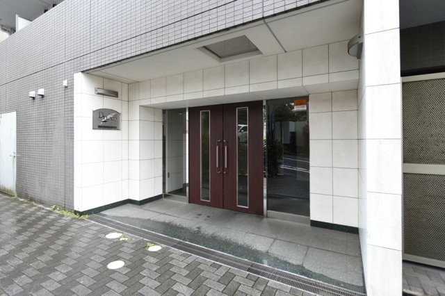 エントランス　建物の内部です