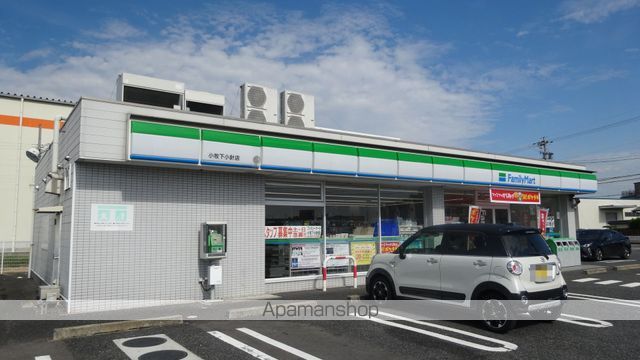 コンビニ　ファミリーマート（コンビニ）まで974m