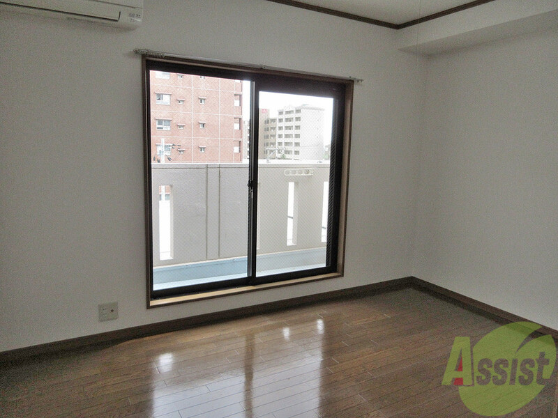 居室・リビング　６帖の洋室、南向きで明るいお部屋です。フローリングです