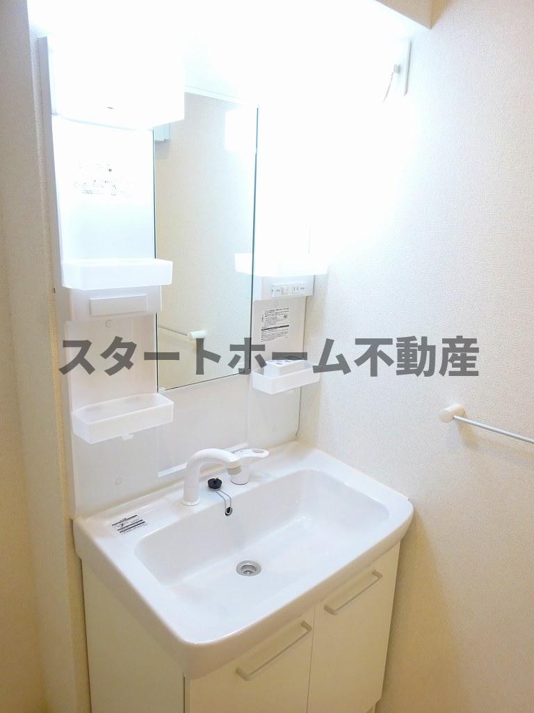 洗面設備　スペースが確保できる洗面所です