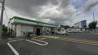 コンビニ　ファミリーマート（コンビニ）まで600m