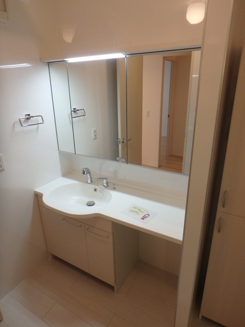 洗面設備　並んで身なりチェックできます