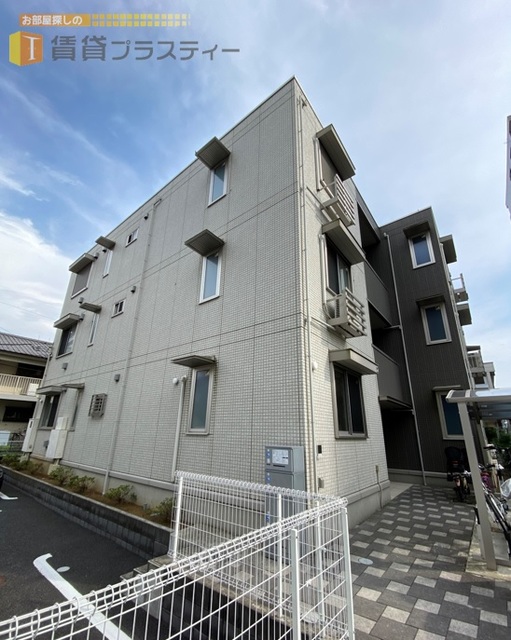 建物外観　全部屋角部屋タイプのハウスメーカー施工。