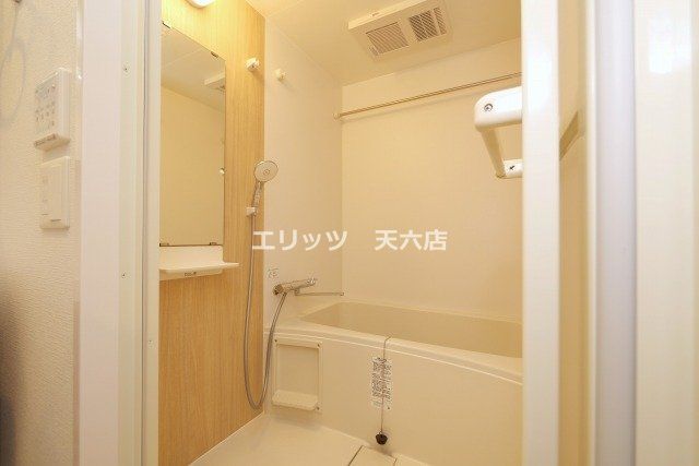 バス・シャワールーム　洗面