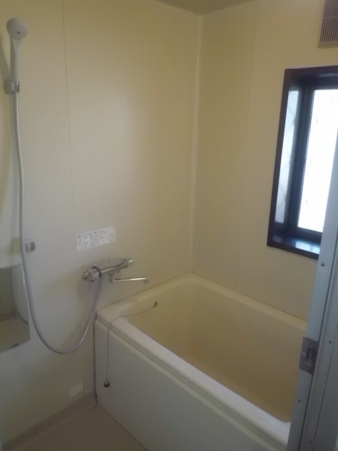 バス・シャワールーム　ゆとりあるお風呂で一日の疲れを癒しましょう