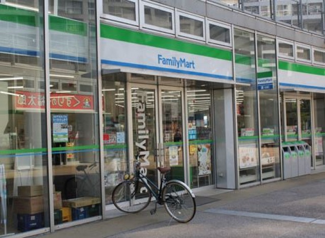 コンビニ　ファミリーマート東雲橋店（コンビニ）まで377m