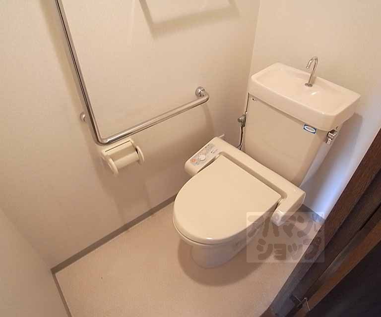 トイレ　ウォシュレット付き