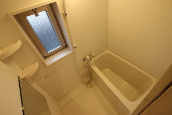 バス・シャワールーム　※別部屋の写真です