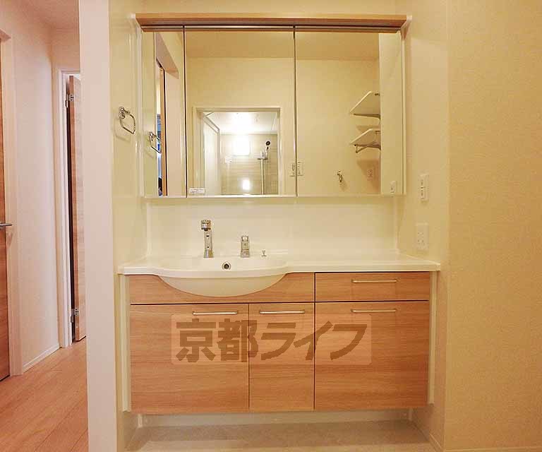 洗面設備　とても広い洗面台です！