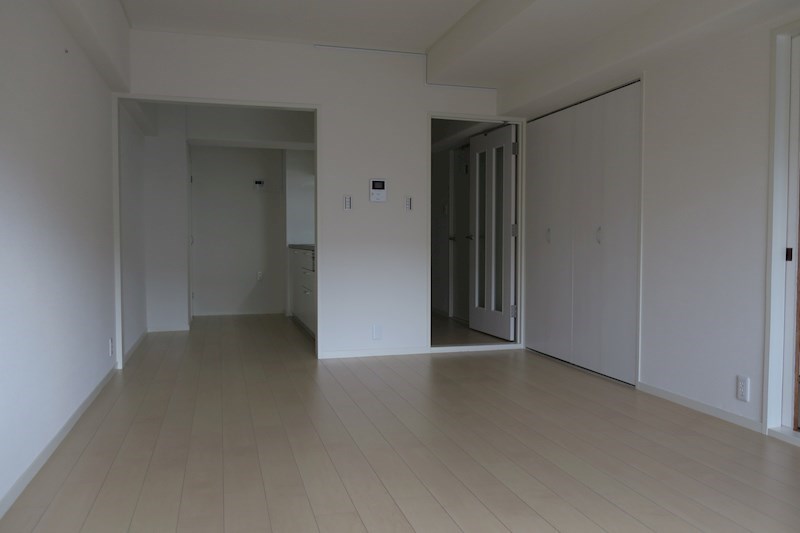 居室・リビング　南向きのリビング。※参考写真