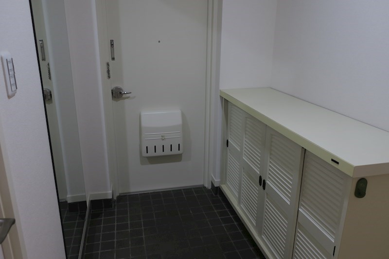 玄関　玄関には下駄箱があります※参考写真