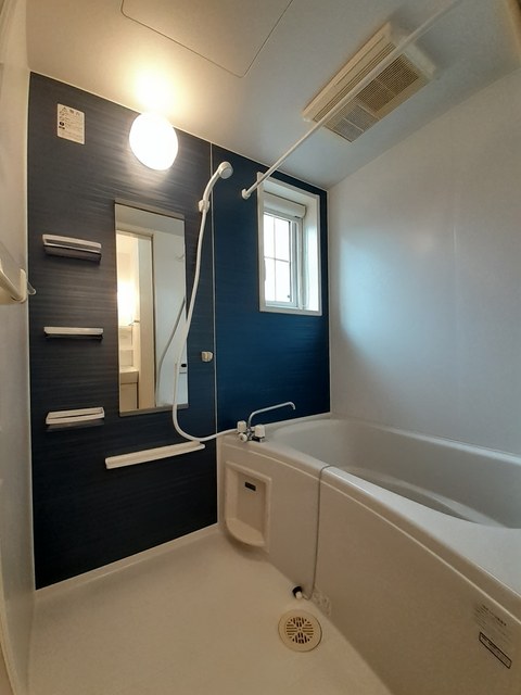 バス・シャワールーム　浴室乾燥機完備♪