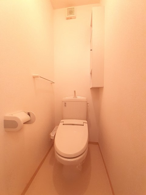 トイレ　温水洗浄便座付き♪