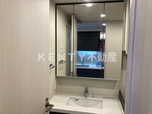 洗面設備　独立洗面台で身支度をすべて済ませてしまいましょう