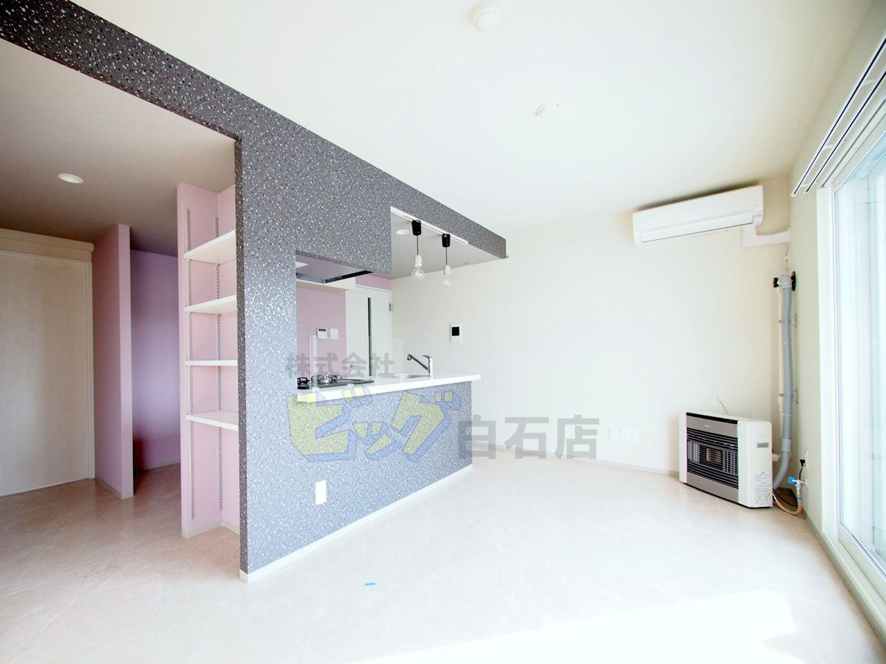 居室・リビング　陽当たり良好で明るいリビングです♪